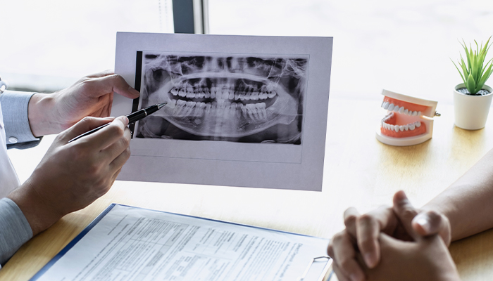 患者さんに寄り添う丁寧なカウンセリング -お口の中を一緒に確認できる-