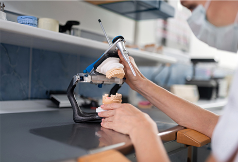 高い技術と先進的な医療で生活の質の向上をサポート -審美性・機能性を兼ね備えた治療-